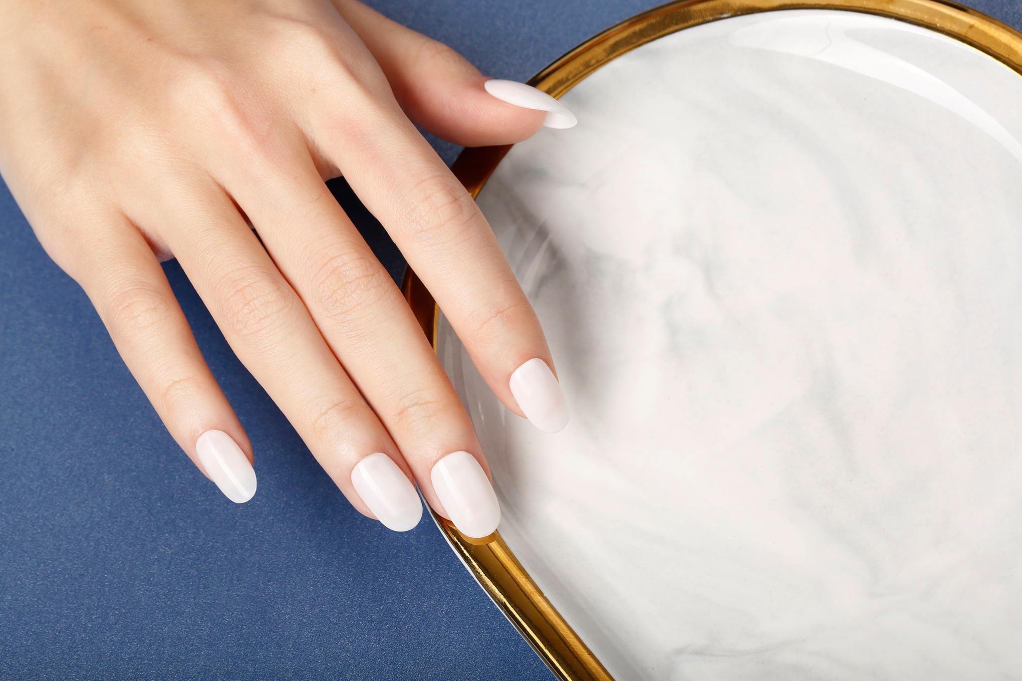 Επαγγελματικό ημιμόνιμο βερνίκι νυχιών Lacomchir Black Series