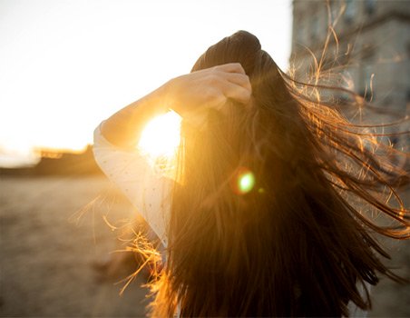 Φθινόπωρο και Μαλλιά: πώς θα αντιμετωπίσεις την εποχική τριχόπτωση και θα επαναφέρεις τα αφυδατωμένα μαλλιά σου 