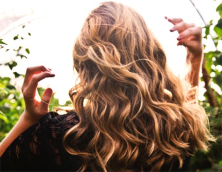 Τι τύπο μαλλιών έχω; Ένας ολοκληρωμένος οδηγός για να βρεις τα κατάλληλα προϊόντα για τα μαλλιά σου 